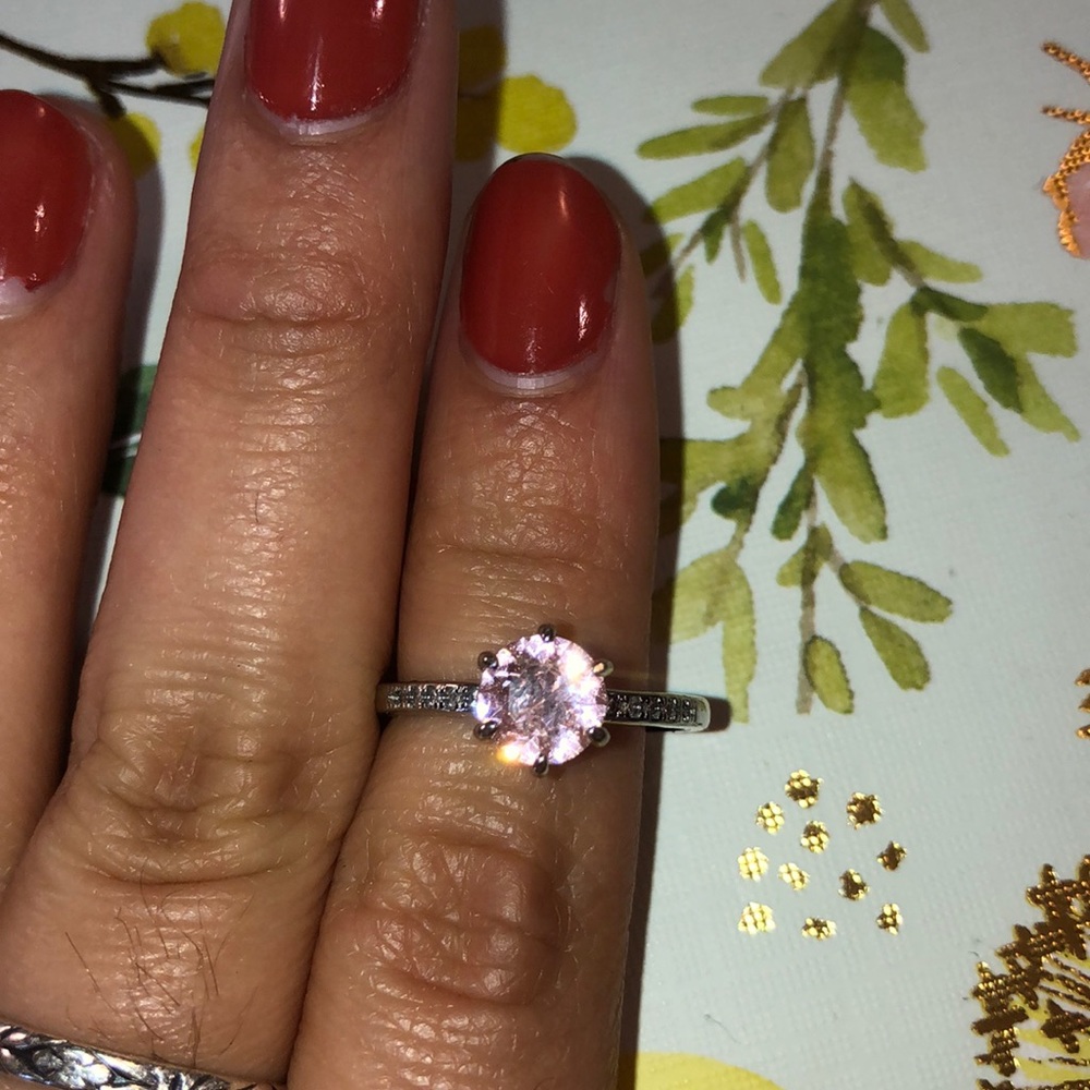 Light Pink, size 8 Crystal Ring💖